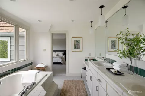 Bath - 300 36th Ave E, Seattle, WA 98112 photo 1 of 2
