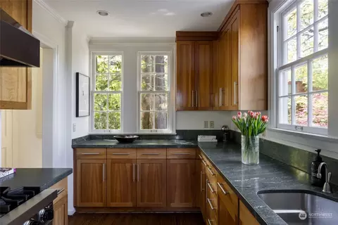 Kitchen - 300 36th Ave E, Seattle, WA 98112 photo 2 of 4