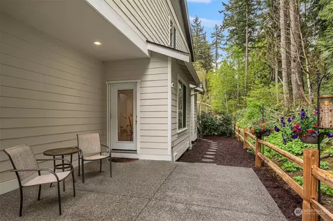 Exterior - 21621 11th Dr SE, Bothell, WA 98021 photo 3 of 7