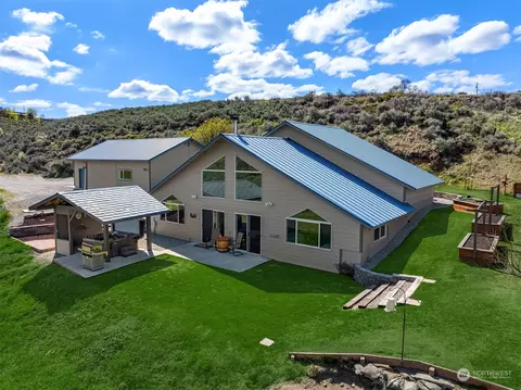 676 Meeks Rd, Wenatchee, WA 98801