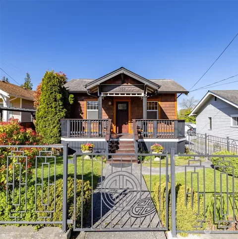 707 N 4th St, Mount Vernon, WA 98273