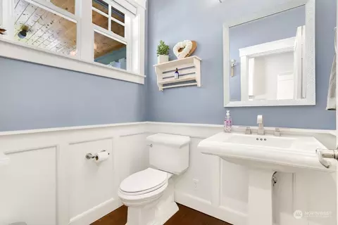 Bath - 17122 54th Ave SE, Bothell, WA 98012 photo 1 of 5
