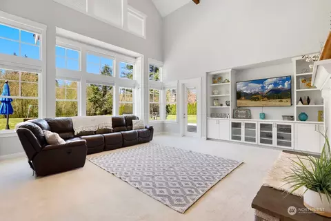 Living - 17122 54th Ave SE, Bothell, WA 98012 photo 2 of 3