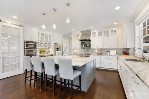 Kitchen - 17122 54th Ave SE, Bothell, WA 98012 photo 2 of 4