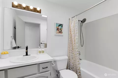 Bath - 3 E B E Mcgill Ave, Everett, WA 98208 photo 1 of 2