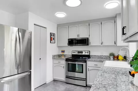 Kitchen - 3 E B E Mcgill Ave, Everett, WA 98208 photo 3 of 3