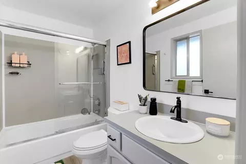 Bath - 3 E B E Mcgill Ave, Everett, WA 98208 photo 2 of 2