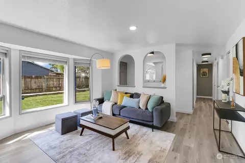 Living - 3 E B E Mcgill Ave, Everett, WA 98208 photo 2 of 4