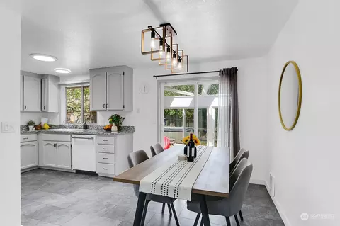 Dining - 3 E B E Mcgill Ave, Everett, WA 98208 photo 1 of 3