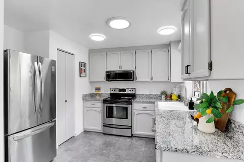 Kitchen - 3 E B E Mcgill Ave, Everett, WA 98208 photo 1 of 3