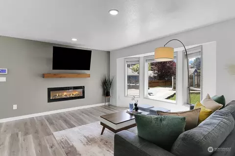 Living - 3 E B E Mcgill Ave, Everett, WA 98208 photo 1 of 4