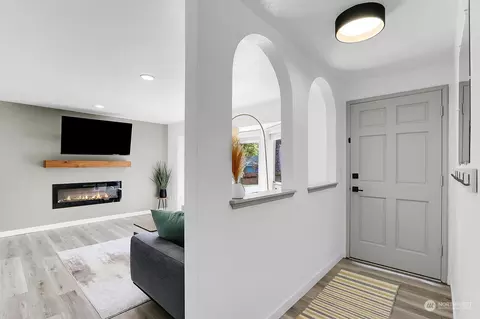 Entry Way - 3 E B E Mcgill Ave, Everett, WA 98208 photo 1 of 1