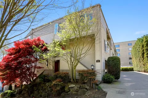 202 W Olympic Pl #401, Seattle, WA 98119