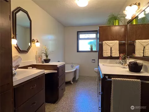 408 W Hemlock St, Sequim, WA 98382 photo 11