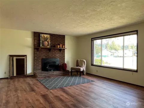 408 W Hemlock St, Sequim, WA 98382 photo 3