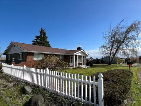 408 W Hemlock St, Sequim, WA 98382 photo 2
