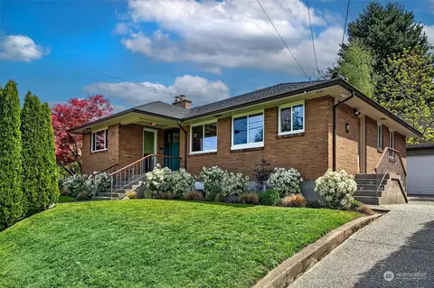 8054 Wallingford Ave N, Seattle, WA 98103