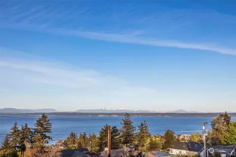 1327 Rainbow Ln, Camano Island, WA 98282