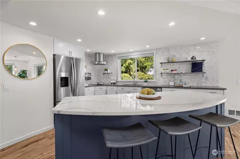 Kitchen - 4817 Bayview Ln, Everett, WA 98203 photo 2 of 4