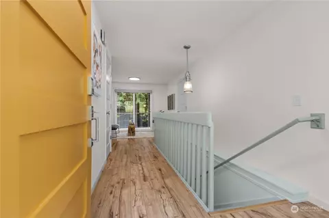 Entry Way - 4817 Bayview Ln, Everett, WA 98203 photo 1 of 1