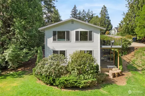 Exterior - 4817 Bayview Ln, Everett, WA 98203 photo 4 of 8