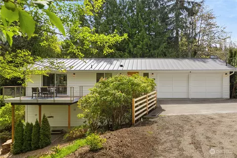 Exterior - 4817 Bayview Ln, Everett, WA 98203 photo 2 of 8