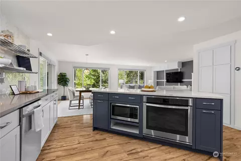 Kitchen - 4817 Bayview Ln, Everett, WA 98203 photo 3 of 4