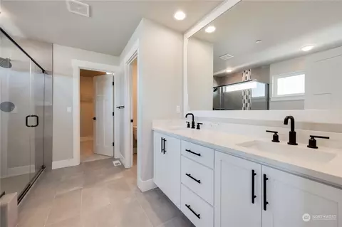 Bath - 20320 125th Ave NE #SM 10, Bothell, WA 98011 photo 3 of 4