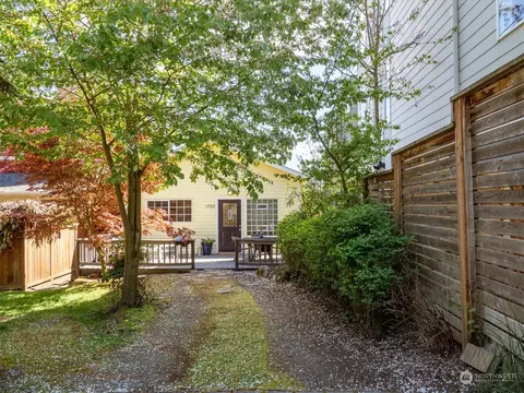 1733 25th Ave, Seattle, WA 98122