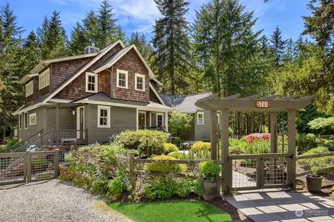 5741 NE Tolo Rd, Bainbridge Island, WA 98110