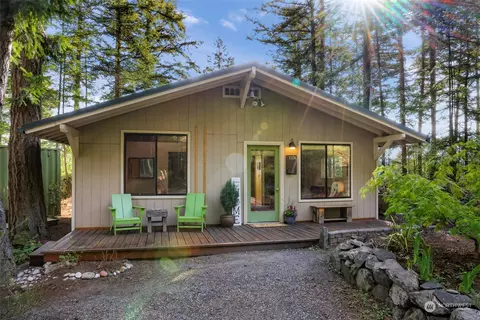 1124 Island Dr, Lummi Island, WA 98262