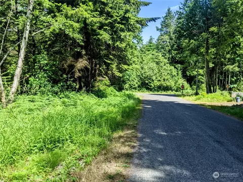 4 Windsor Dr, Point Roberts, WA 98281