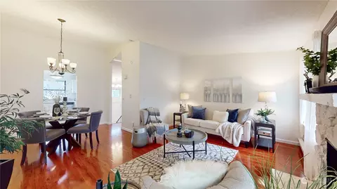 1313 W James St #4, Kent, WA 98032