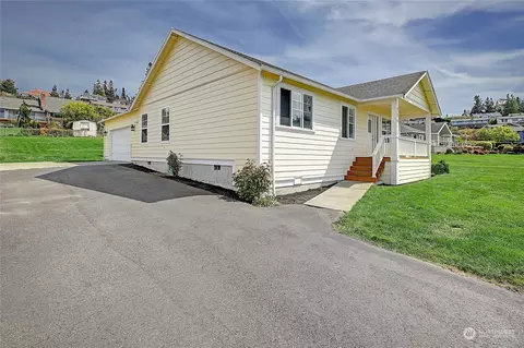 735 Sandstone Ln, Camano Island, WA 98282