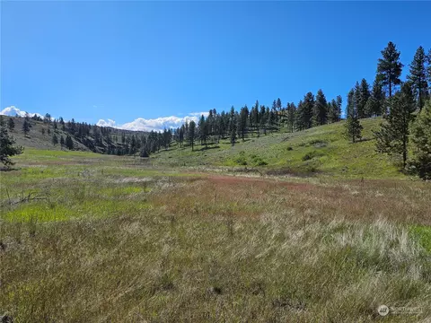 246 Point Dr, Oroville, WA 98844