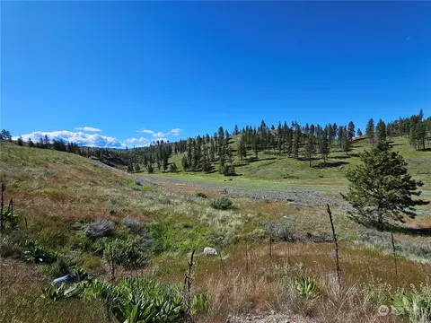 290 Point Dr, Oroville, WA 98844