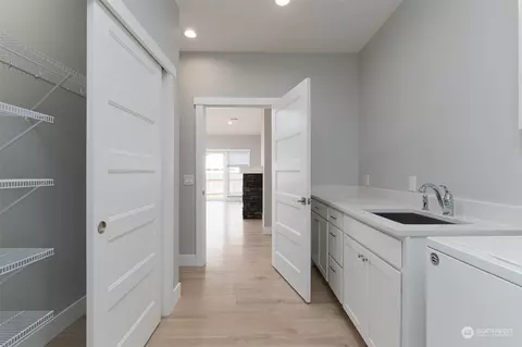 Entry Way - 1102 Falcon Ct, Everson, WA 98247 photo 2 of 2