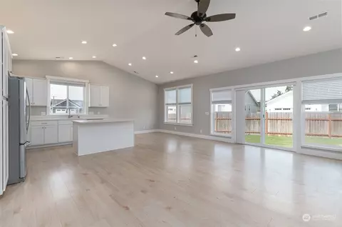 Living - 1102 Falcon Ct, Everson, WA 98247 photo 1 of 2