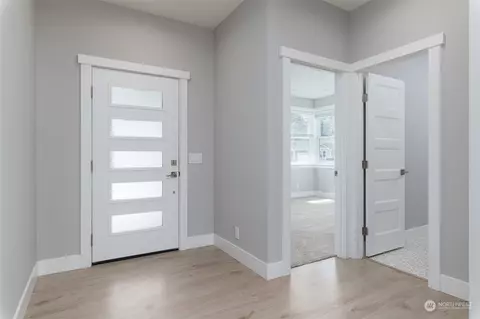 Entry Way - 1102 Falcon Ct, Everson, WA 98247 photo 1 of 2