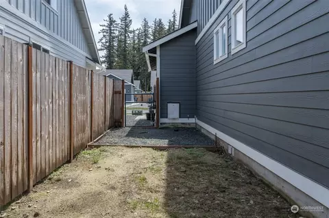 Exterior - 1102 Falcon Ct, Everson, WA 98247 photo 8 of 11