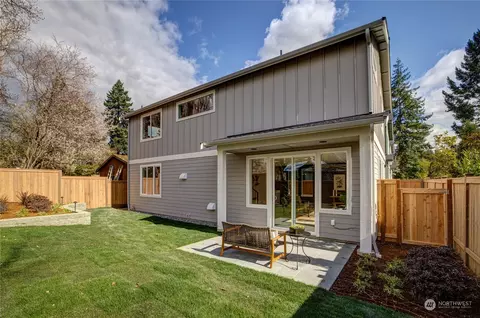 1011 6th St, Kirkland, WA 98033