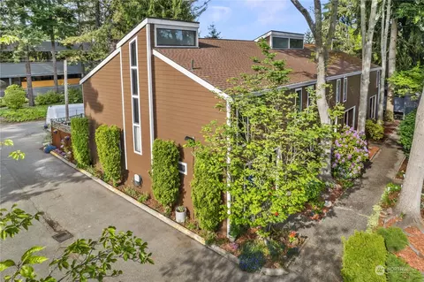 7516 218th St SW #2, Edmonds, WA 98026