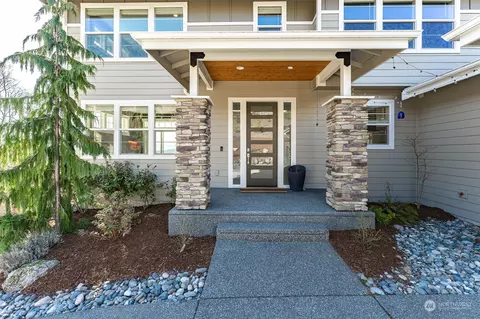 1221 S 34th St, Bellingham, WA 98229