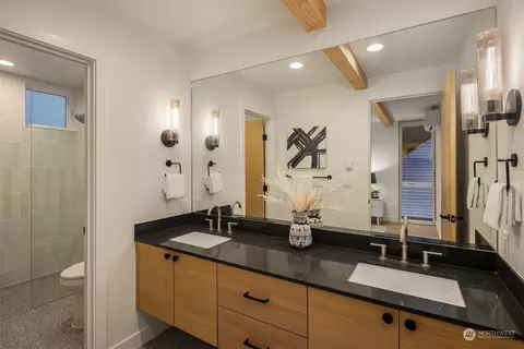 Bath - 608 18th Ave E #A, Seattle, WA 98112 photo 2 of 4