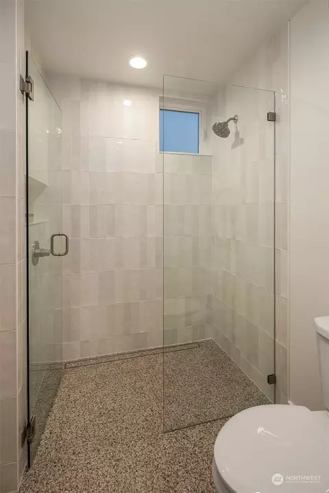 Bath - 608 18th Ave E #A, Seattle, WA 98112 photo 3 of 4