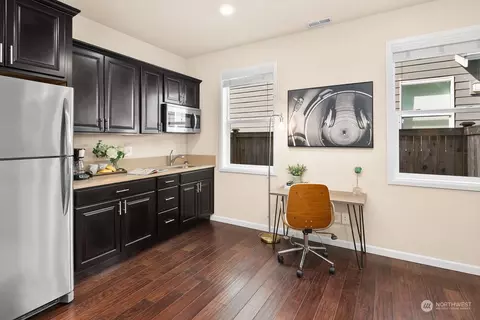 Kitchen - 18624 40th Ave SE, Bothell, WA 98012 photo 4 of 4