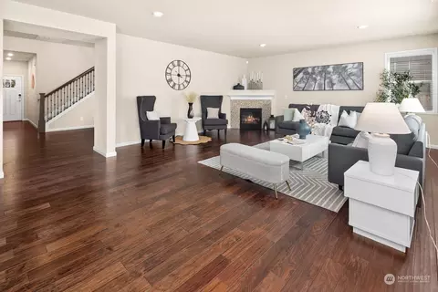 Living - 18624 40th Ave SE, Bothell, WA 98012 photo 2 of 9