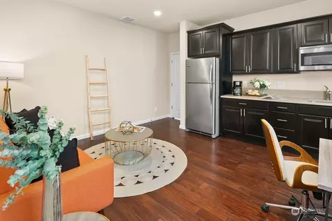 Kitchen - 18624 40th Ave SE, Bothell, WA 98012 photo 3 of 4