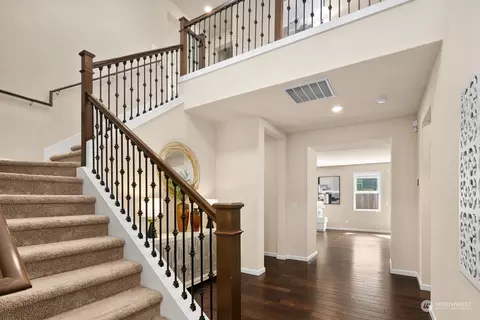 Entry Way - 18624 40th Ave SE, Bothell, WA 98012 photo 2 of 3
