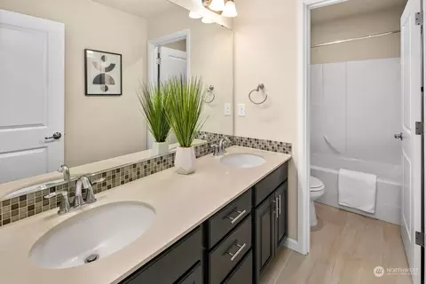 Bath - 18624 40th Ave SE, Bothell, WA 98012 photo 3 of 5
